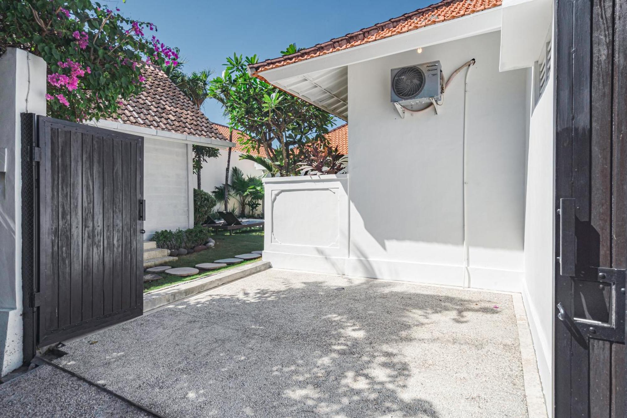 Green Garden Seminyak Villa Екстер'єр фото
